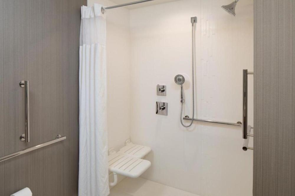 King Suite with Sofa Bed and Adapted Tub - Mobility Accessible interior